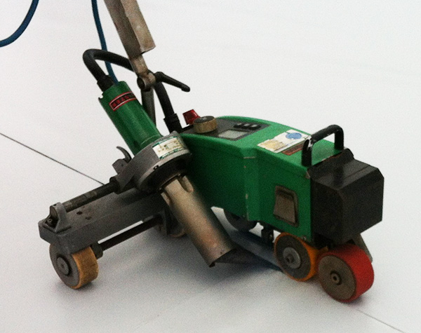 Schweißautomat Schweißautomat zum Verschweißen der Dachbahnen